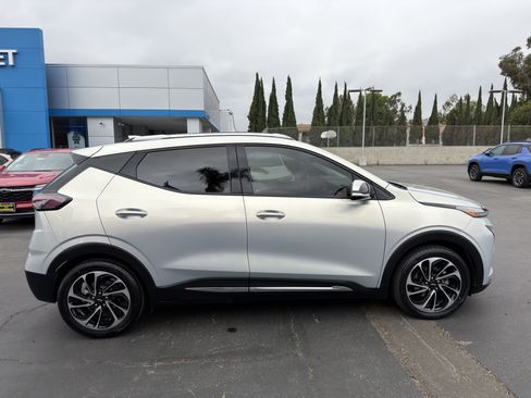 Used 2023 Chevrolet Bolt EUV Premier w/ Sun & Sound Package FWD image 9