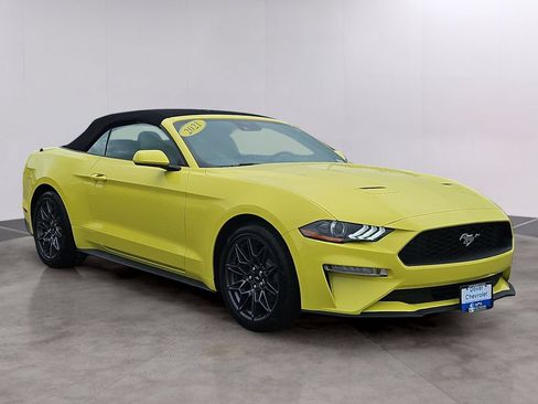 Used 2021 Ford Mustang Premium RWD image 3