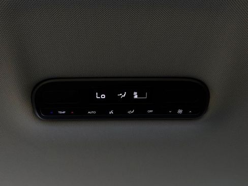 Used 2026 Hyundai Palisade SEL FWD image 17