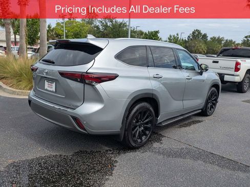 Used 2024 Toyota Highlander Platinum FWD image 5