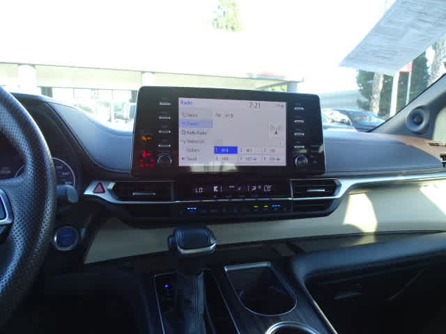 Used 2024 Toyota Sienna Platinum FWD image 26