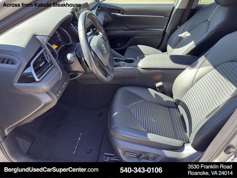 Used 2022 Toyota Camry SE image 10