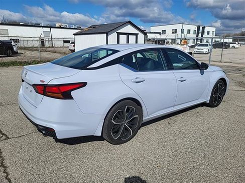 Used 2024 Nissan Altima 2.5 SR FWD image 8