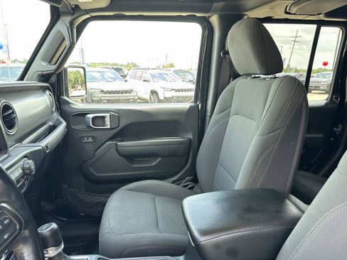 Used 2022 Jeep Gladiator Sport AWD/4WD image 15