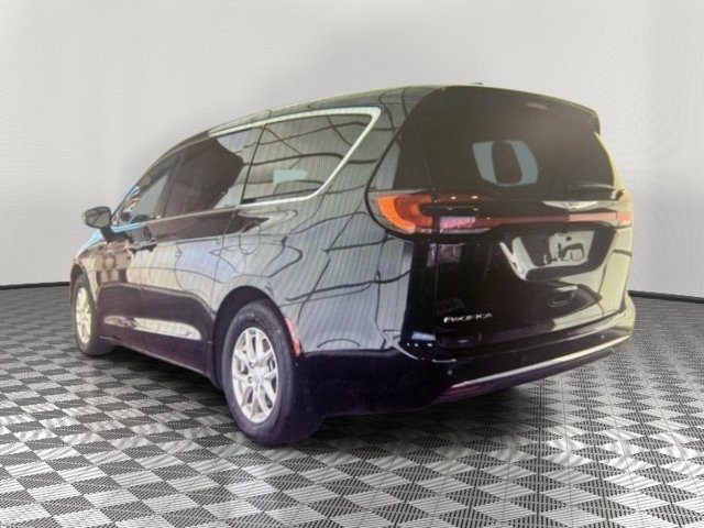 Used 2026 Chrysler Pacifica Select FWD image 2