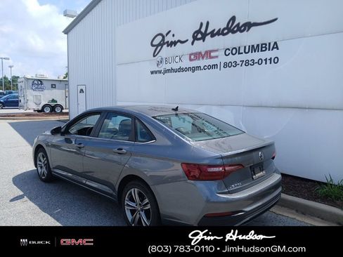 Used 2024 Volkswagen Jetta SE FWD image 6