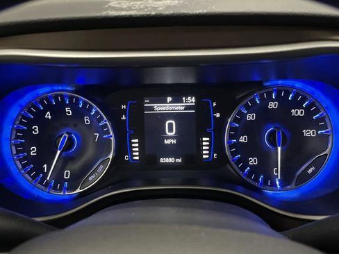 Used 2018 Chrysler Pacifica L FWD image 14