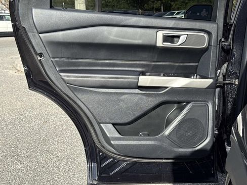 Used 2021 Ford Explorer XLT w/ Equipment Group 202A image 13