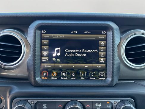 Used 2023 Jeep Gladiator Overland AWD/4WD image 18