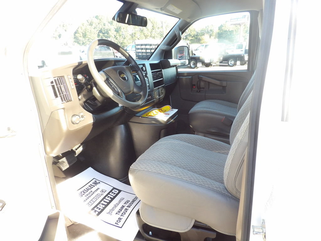 Used 2025 Chevrolet Express 3500 LT w/ LT Preferred Equipment Group RWD image 16