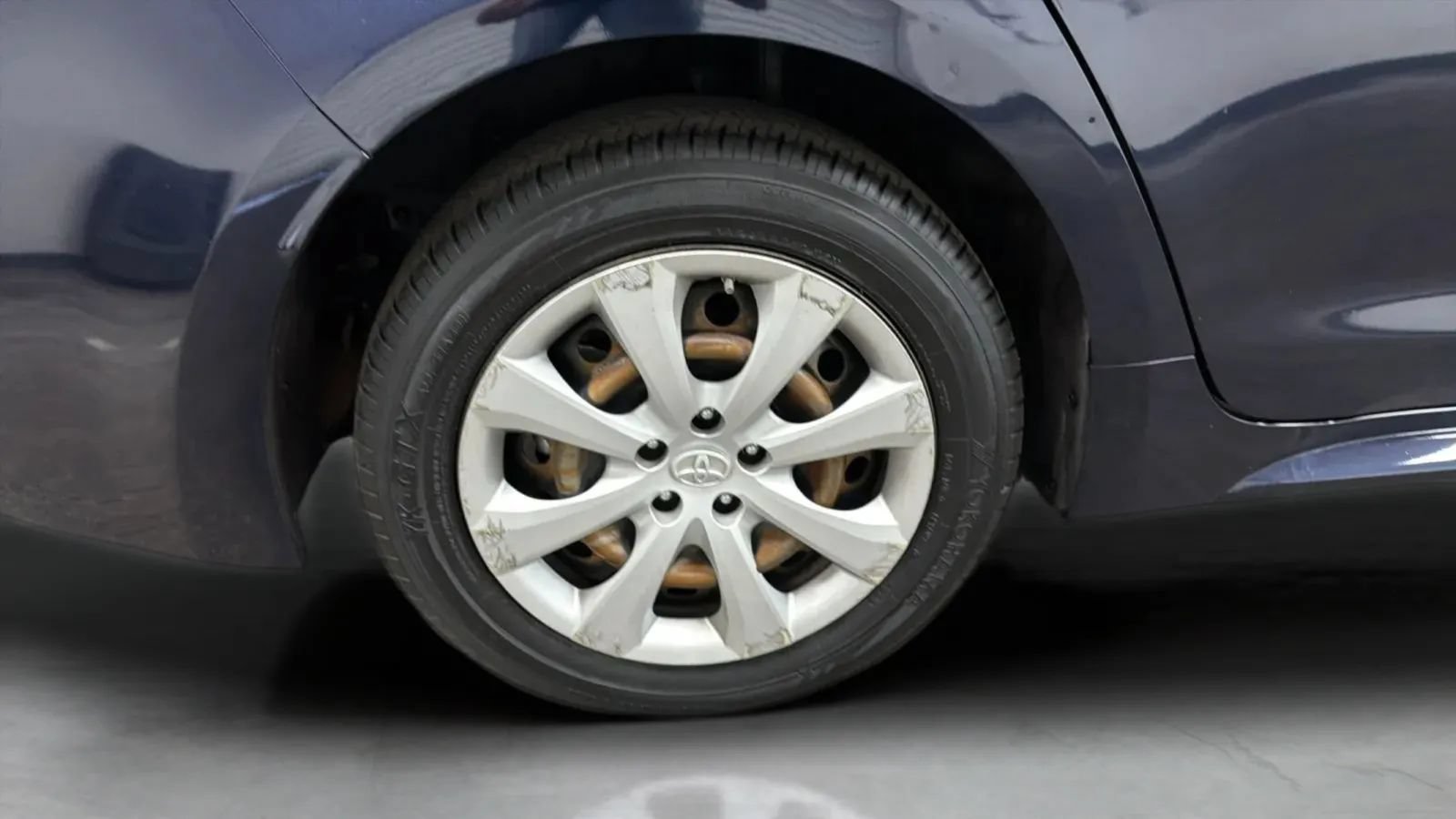 Used 2020 Toyota Corolla LE w/ Carpet Mat Package (TMS) FWD image 25