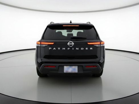 Used 2025 Nissan Pathfinder SV image 7