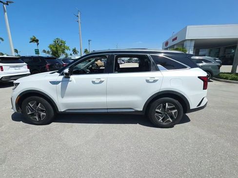 Used 2021 Kia Sorento EX image 2