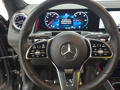 Used 2023 Mercedes-Benz EQB 300 4MATIC image 7
