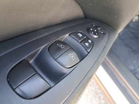 Used 2019 Nissan Pathfinder SV image 14