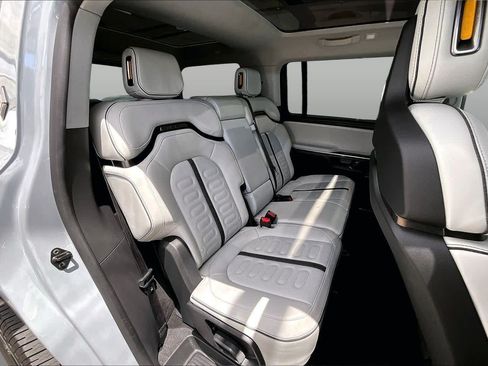 Used 2025 Rivian R1S Adventure AWD/4WD image 18