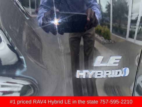 Used 2024 Toyota RAV4 LE AWD/4WD image 10
