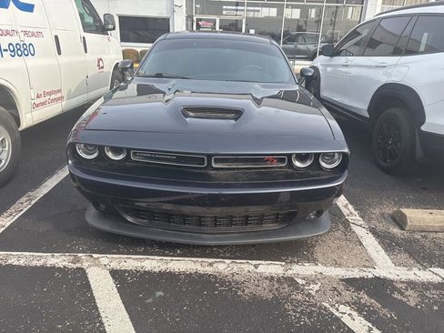 Used 2019 Dodge Challenger R/T image 2