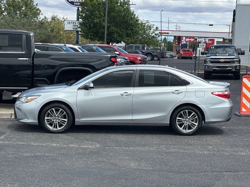 Used 2016 Toyota Camry SE w/ Moonroof Package FWD image 41