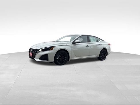 New 2025 Nissan Altima 2.5 SV w/ SV Special Edition Package image 9