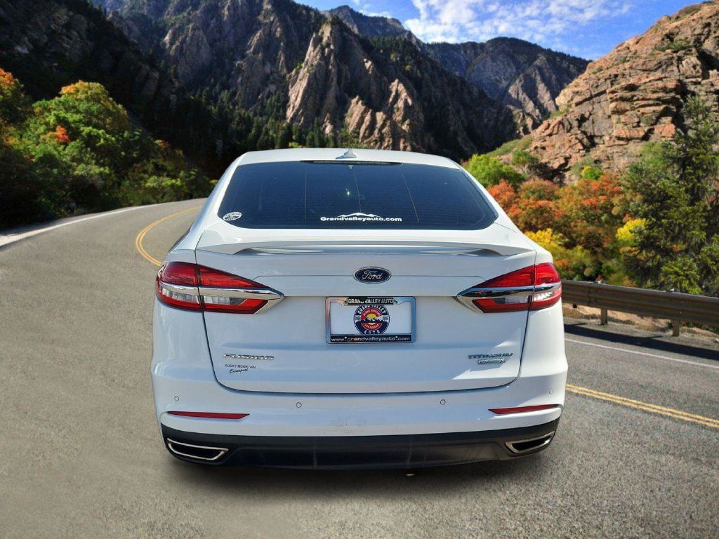 Used 2019 Ford Fusion Titanium FWD image 4
