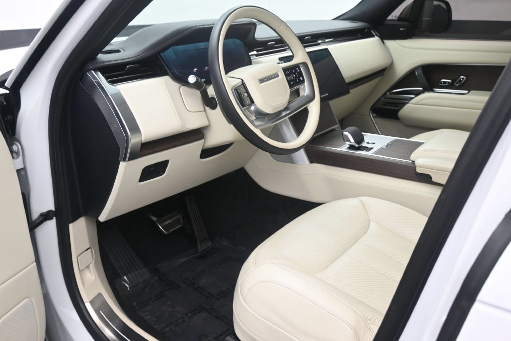Used 2024 Land Rover Range Rover Long Wheelbase SE AWD/4WD image 10