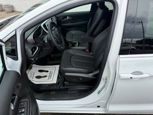 New 2027 Chrysler Pacifica Select w/ Family Tech Group FWD image 13