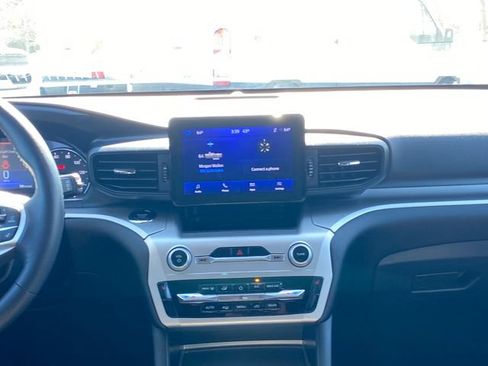 Used 2022 Ford Explorer XLT image 25