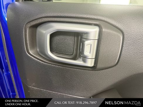Used 2018 Jeep Wrangler Unlimited Sahara AWD/4WD image 42