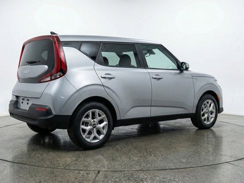 Used 2025 Kia Soul LX w/ LX Technology Package FWD image 9