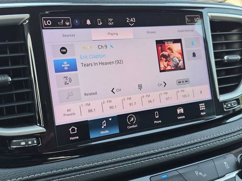 Used 2023 Chrysler Pacifica Touring-L FWD image 25