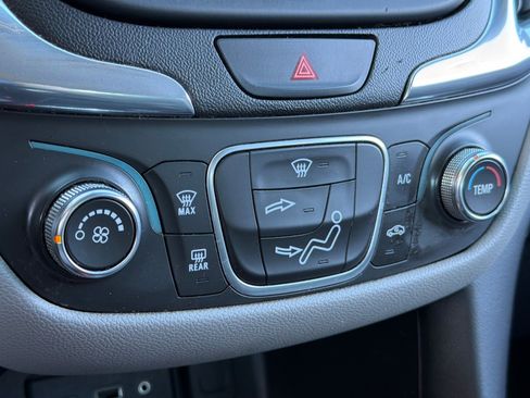 Used 2019 Chevrolet Equinox LS FWD image 17