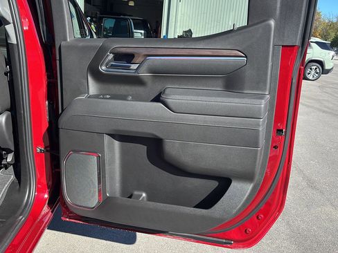 Used 2025 GMC Sierra 1500 SLT w/ SLT Premium Package image 21