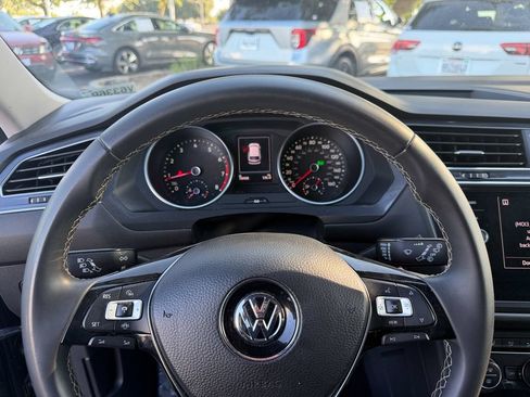 Used 2021 Volkswagen Tiguan SE FWD image 14