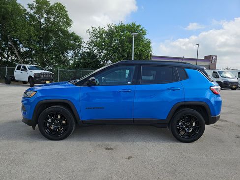 Used 2024 Jeep Compass Latitude w/ Convenience Group AWD/4WD image 6