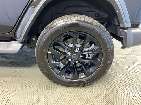 Certified 2025 Jeep Wrangler Sahara image 30