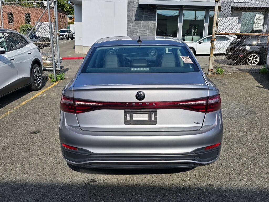 Used 2025 Volkswagen Jetta SE FWD image 6