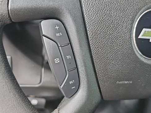 Used 2018 Chevrolet Express 3500 w/ Driver Convenience Package image 18