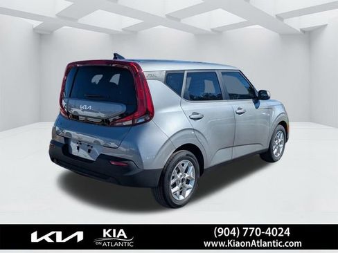 Used 2022 Kia Soul LX w/ Technology Package image 3