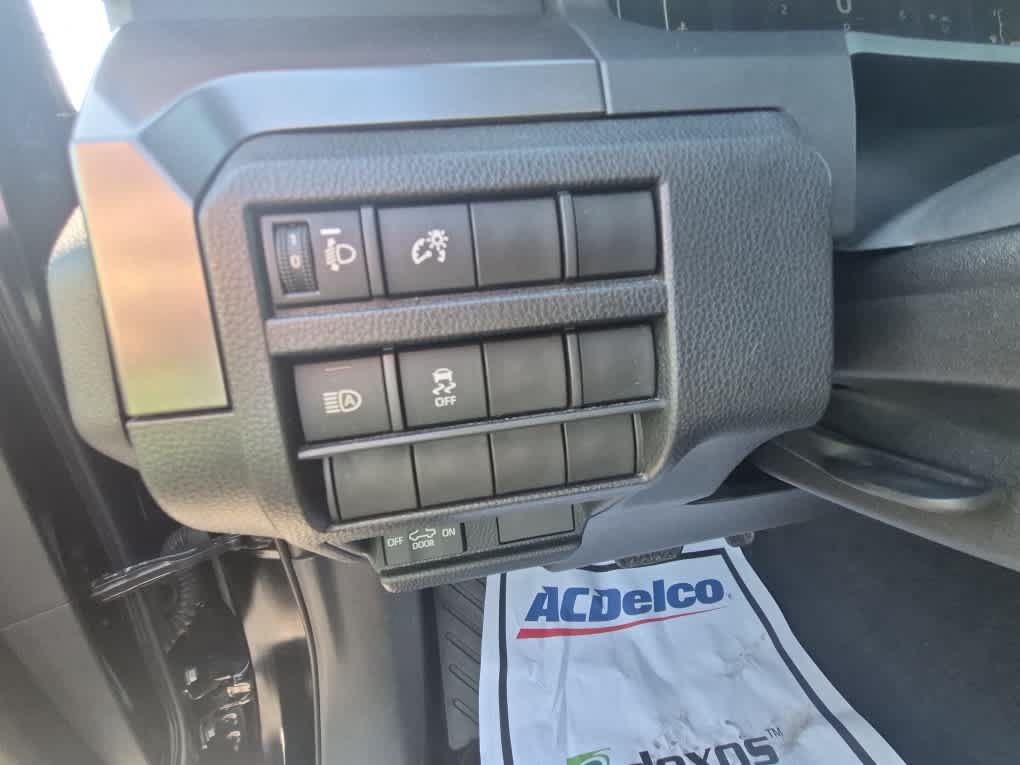 Used 2025 Toyota Tacoma SR5 AWD/4WD image 14