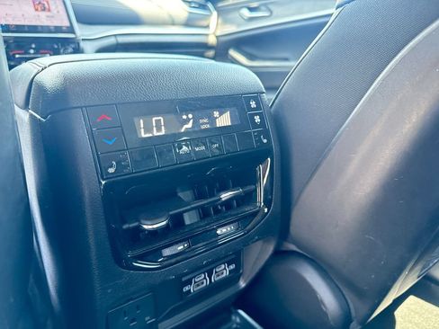 Used 2023 Jeep Grand Cherokee L Limited AWD/4WD image 24