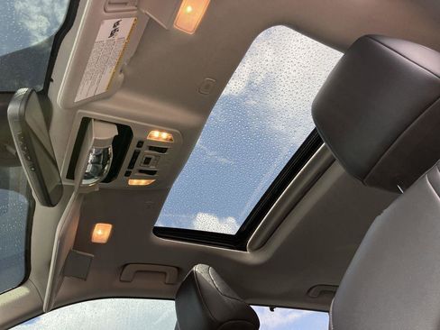 Used 2023 Toyota Highlander XLE image 21