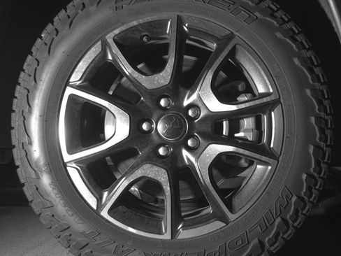 Used 2025 Jeep Compass Trailhawk AWD/4WD image 13