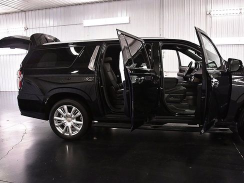 Used 2024 Chevrolet Suburban High Country AWD/4WD image 33