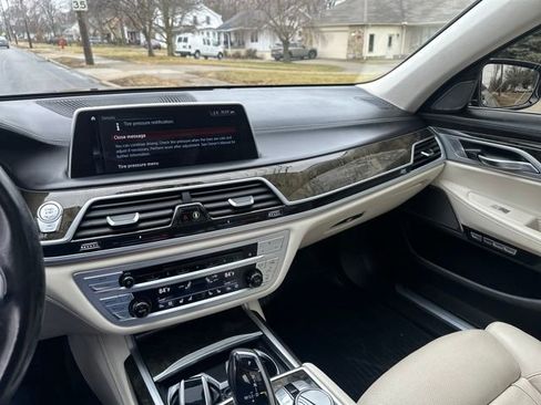 Used 2018 BMW 750i xDrive image 48