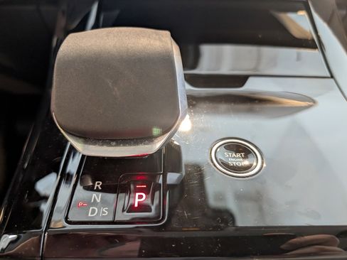 Used 2024 Land Rover Range Rover Sport SE image 23