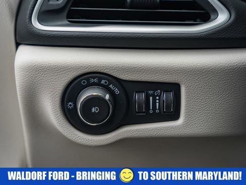 Used 2024 Chrysler Pacifica Touring-L image 43