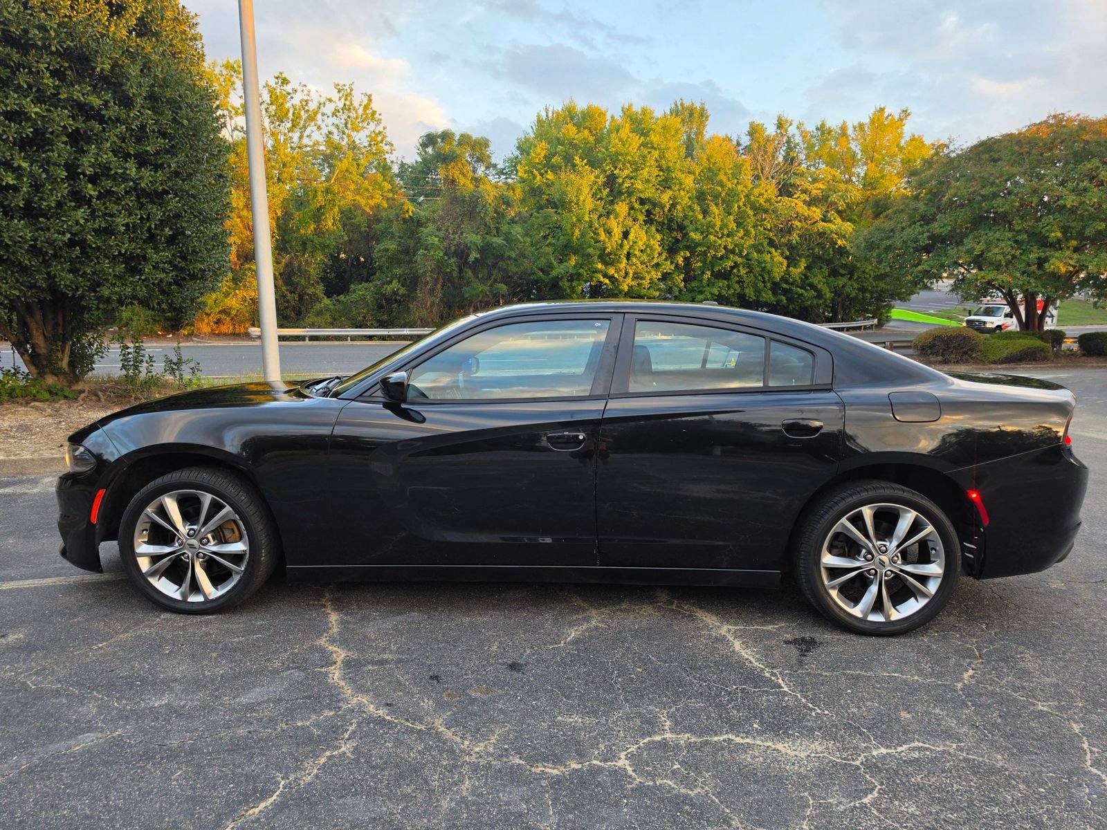 Used 2015 Dodge Charger SE w/ Popular Equipment Group RWD image 5