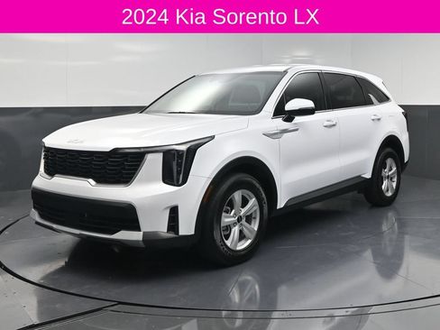Used 2024 Kia Sorento LX FWD image 2