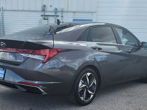 Used 2021 Hyundai Elantra Limited image 6